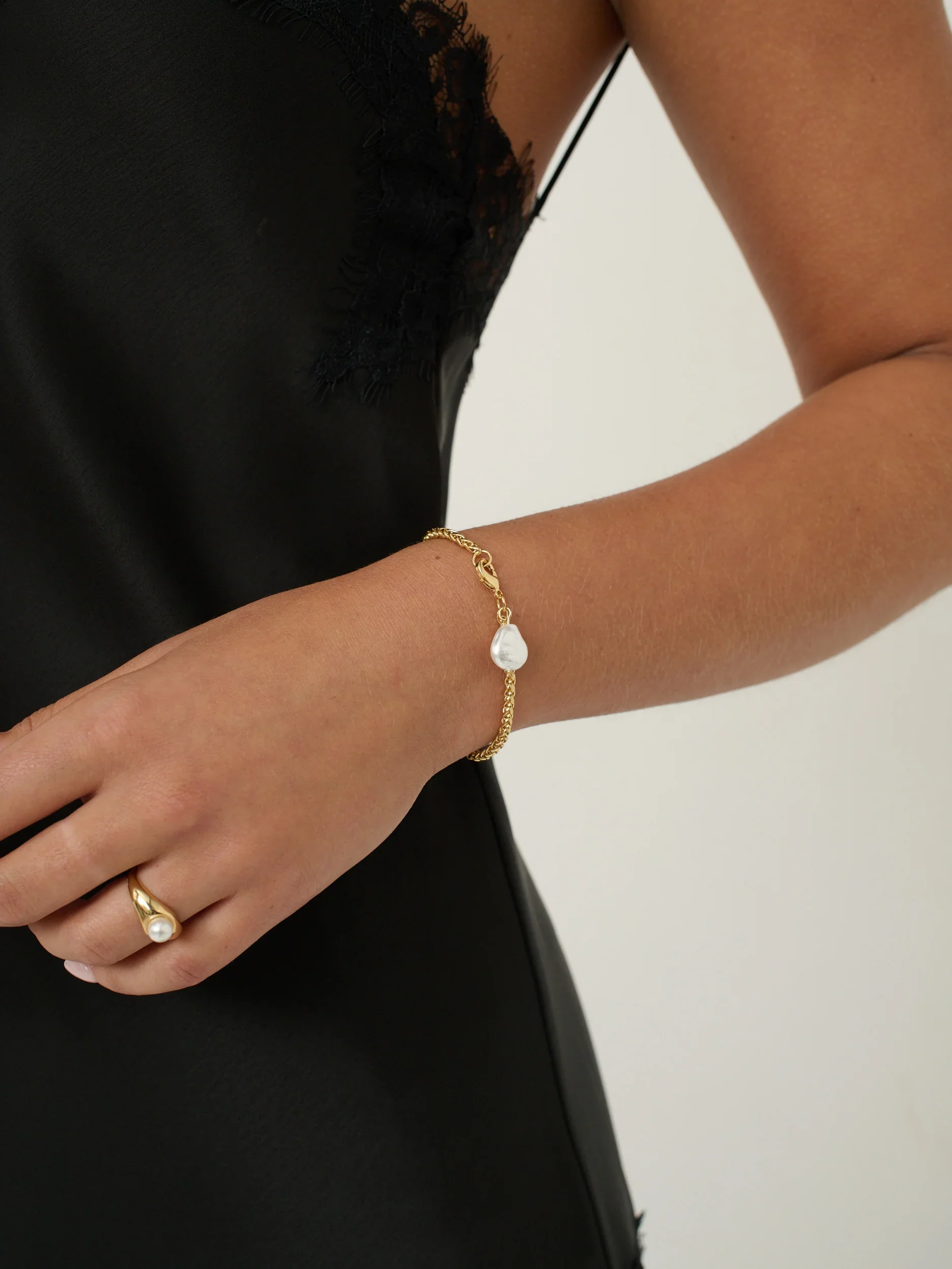 Angels Whisper - Organic Pearl Pendant Bracelet - Image 2