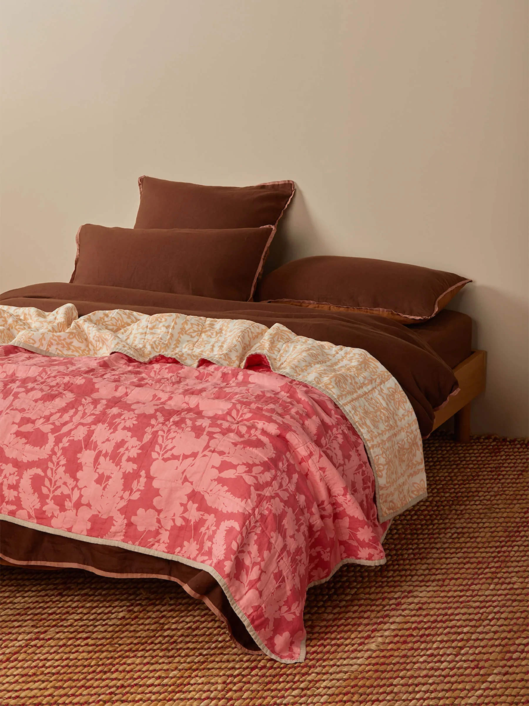 Bonnie & neil - Petal Pink & Daisy Buff Linen Quilted Throw - Image 4