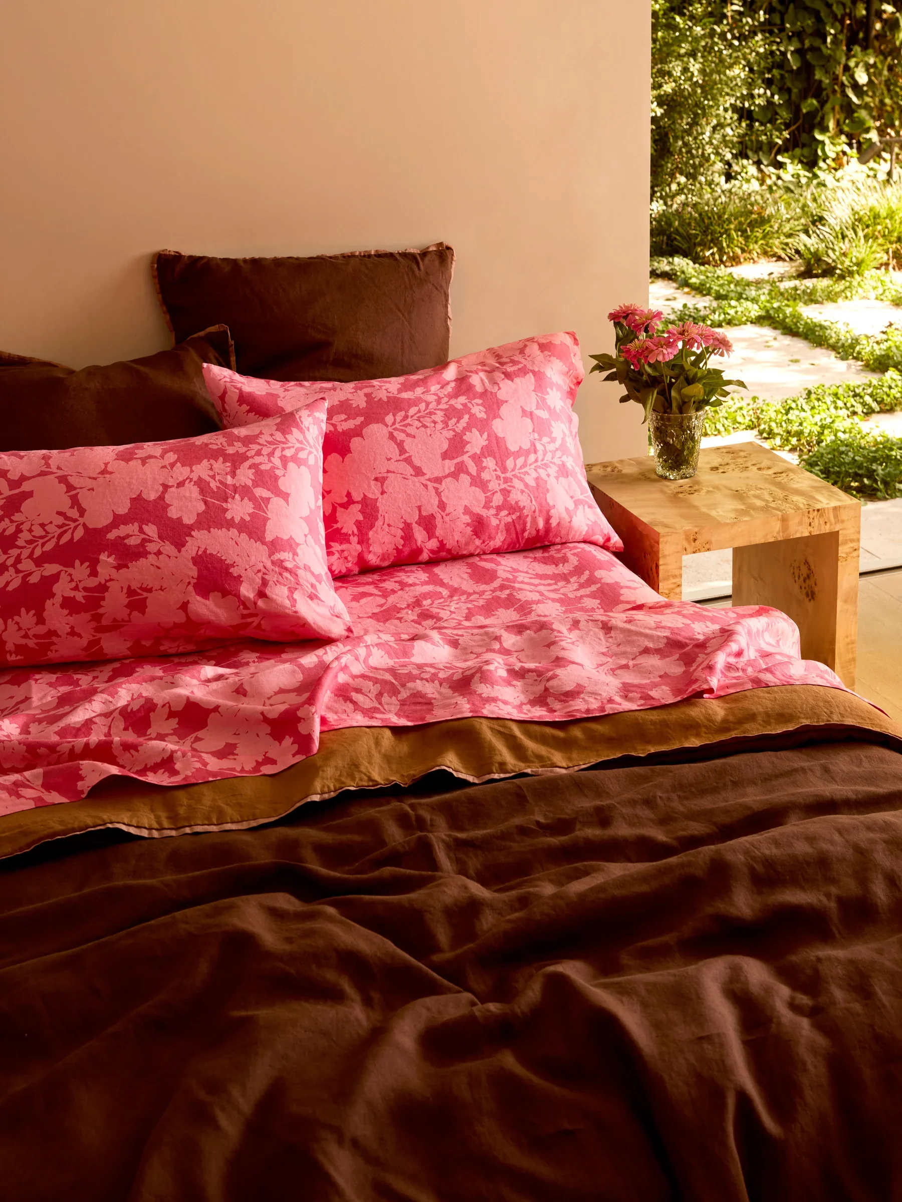 Bonnie & Neil - Petal Pink Linen Standard Pillowcases - Image 2