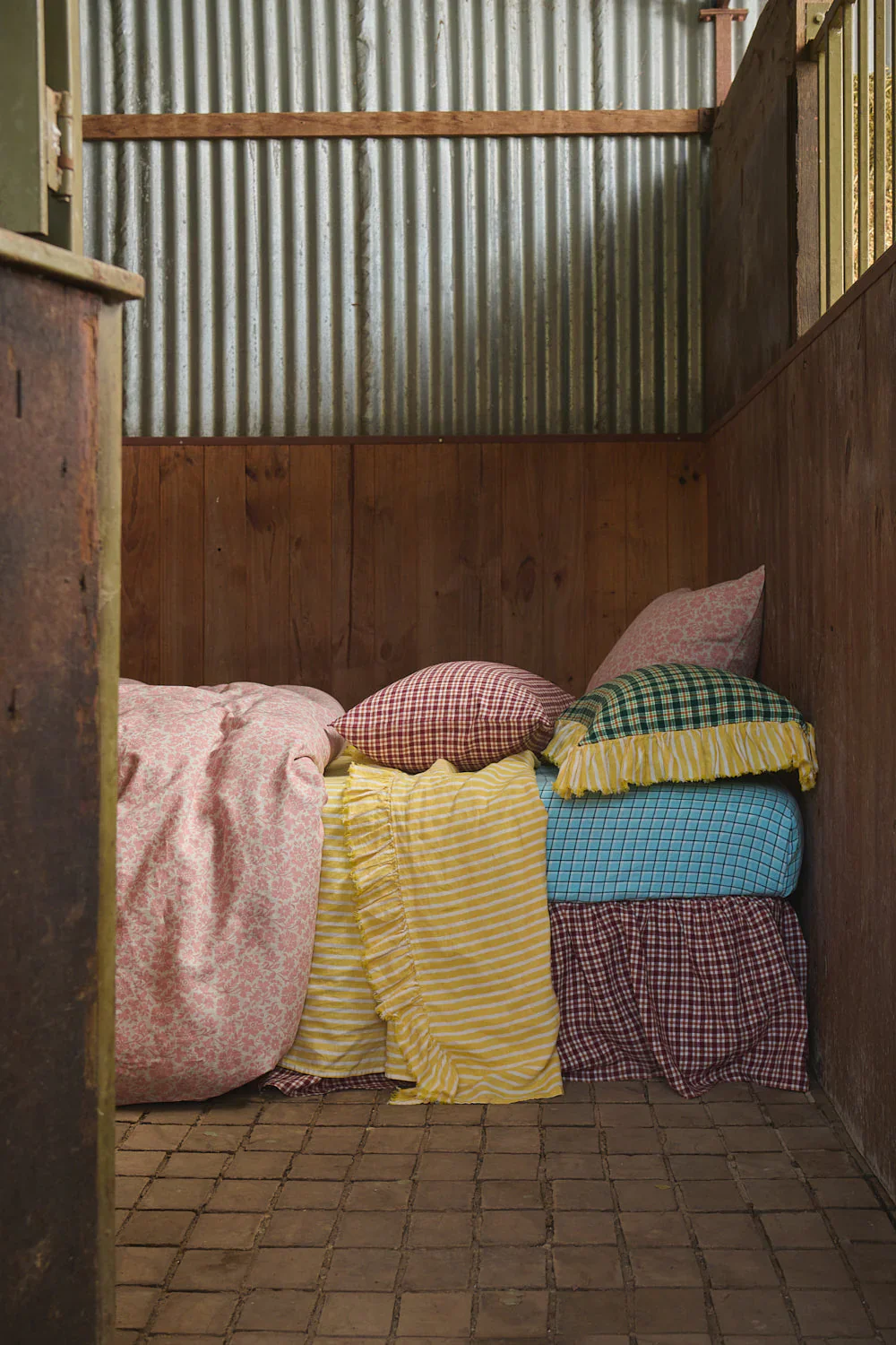 Society of Wanderers - Muriel Duvet Cover - Queen - Image 5