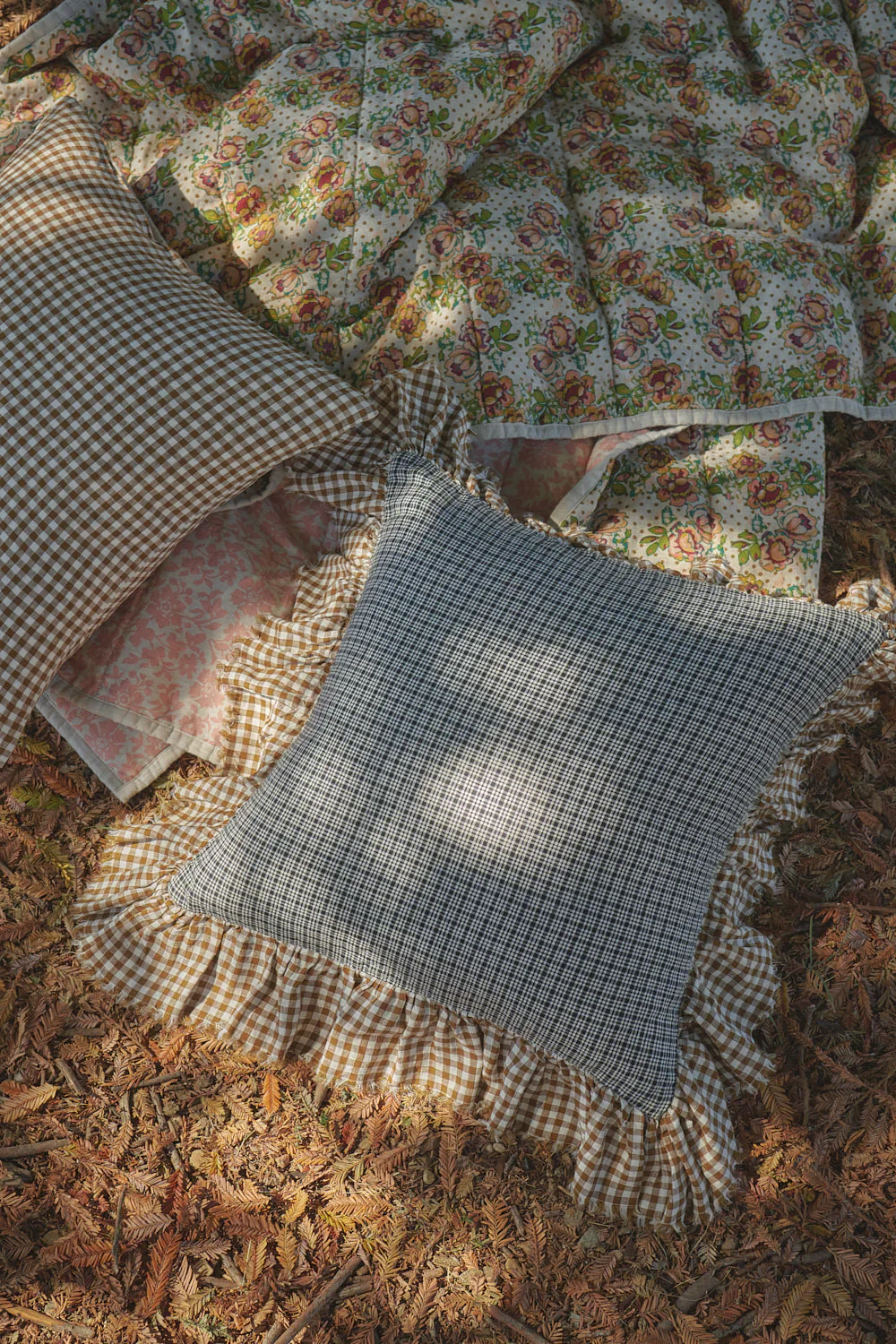 Society of Wanderers - Pepperberry Full Ruffle Cushion - With insert - Image 2